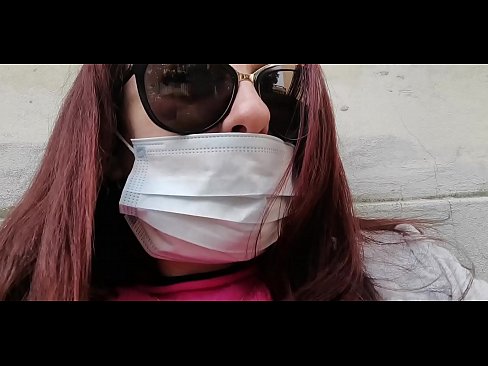 ❤️ Nicoletta报复她的邻居,在他的车库里撒尿(特别Covid19意大利检疫局) Porno❤